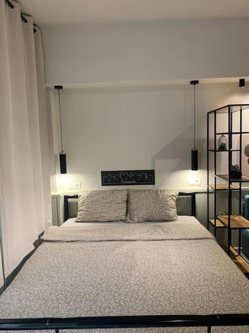 E2g Urban With Balcony Apartment