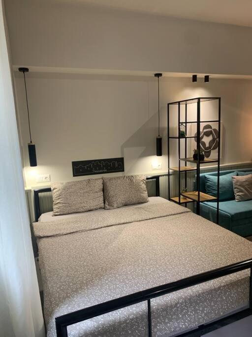 E2g Urban With Balcony Apartment